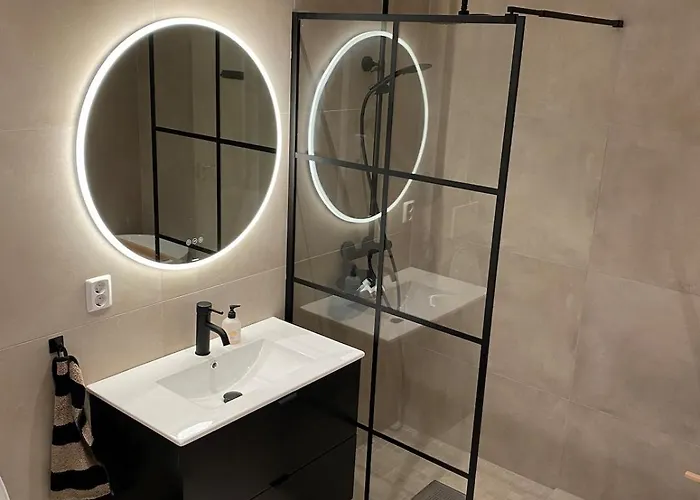 Familyhome For 8 People - 4 Bedrooms - 10min From Center شقة *