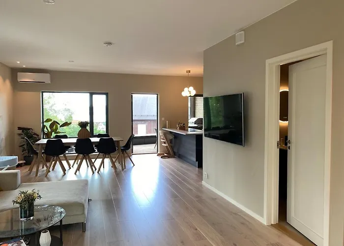 Апартаменты Familyhome For 8 People - 4 Bedrooms - 10min From Center